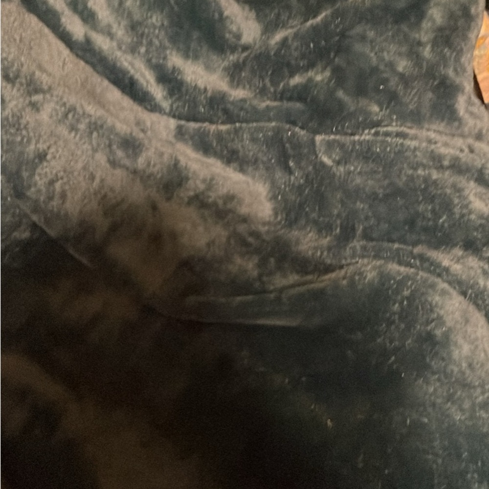 Very soft throw blanket